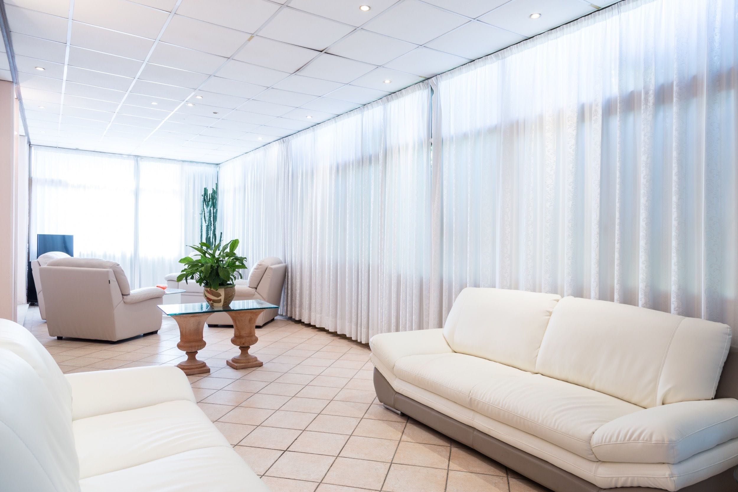 Coin salon dans le hall