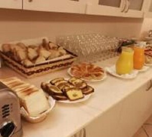 Free daily buffet breakfast  - Hotel Ambasciatori (Pietrasanta)
