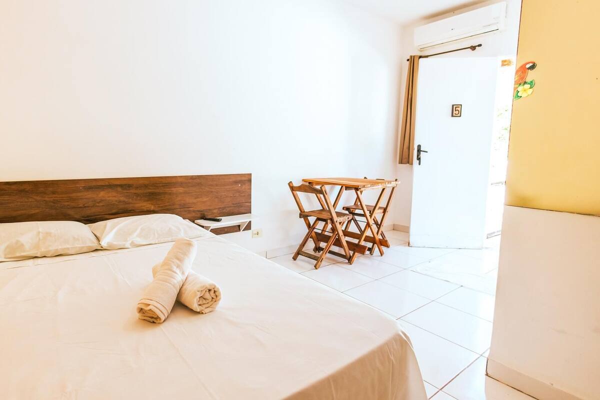 WiFi (free), bed sheets