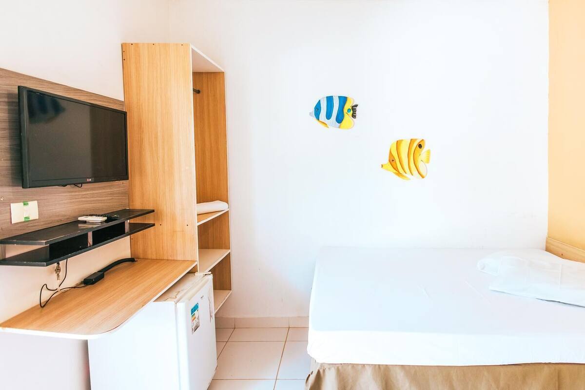 WiFi (free), bed sheets