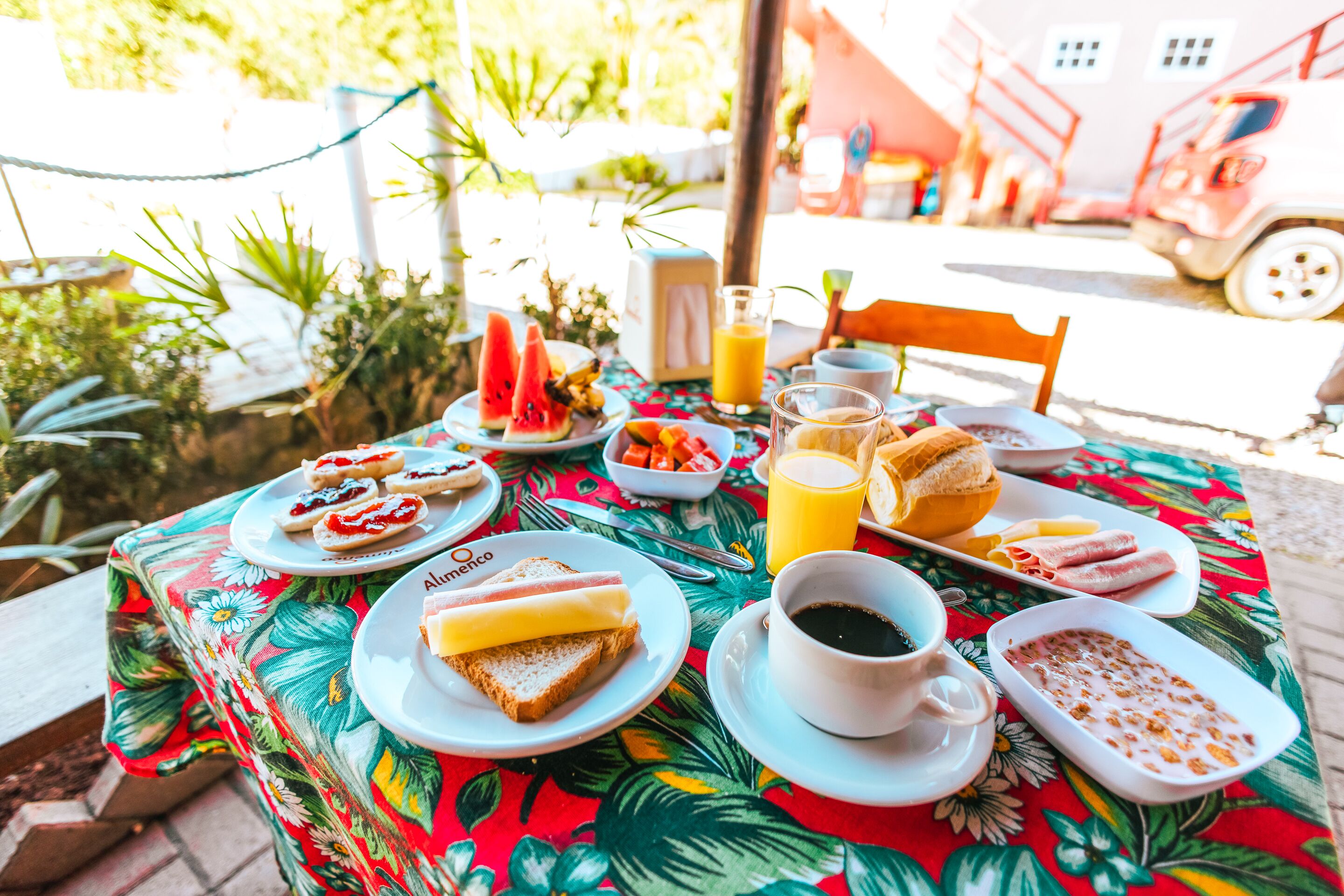 Café da manhã self-service grátis todos os dias
