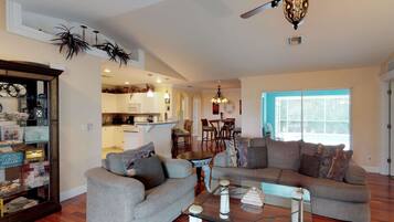 House, Multiple Beds (938 SW 6th Ct) | Living area | Flat-screen TV, DVD player, streaming services