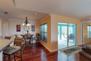 Ferienhaus, Mehrere Betten (938 SW 6th Ct) | 3 Schlafzimmer, kostenloses WLAN