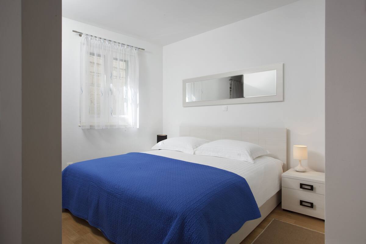 Studio (Fjaka Mala) | WiFi (free), bed sheets