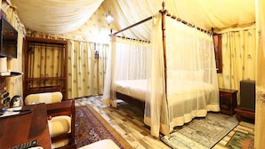 Select Comfort beds, WiFi (free), bed sheets - Vedi Farm Resort (Koregaon)