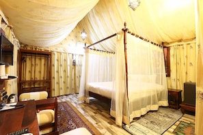 Select Comfort beds, free WiFi, bed sheets - Vedi Farm Resort (Koregaon)