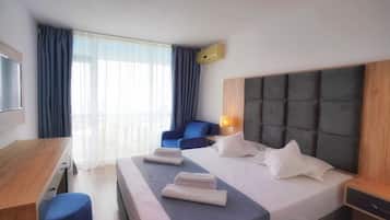 Minibar, in-room safe, desk, iron/ironing board