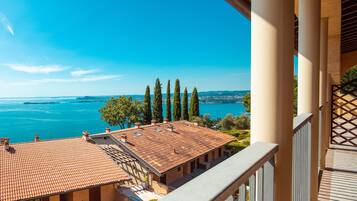 Superior Apartment, Lake View | 1 bedroom, in-room safe, cribs/infant beds, rollaway beds