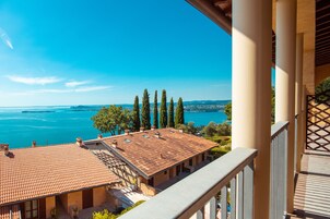 Superior Apartment, Lake View | 1 bedroom, in-room safe, cribs/infant beds, rollaway beds