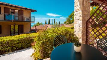 Classic Apartment, Garden View | 1 bedroom, in-room safe, cots/infant beds, rollaway beds