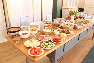Free daily buffet breakfast
