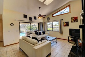 Casa (1530 SW 49th Ter) | Sala de estar