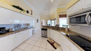 Unclassified image, 4 of 25, button - 2540 SW 30th St (Cape Coral)