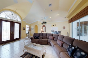 Living room - 2540 SW 30th St (Cape Coral)