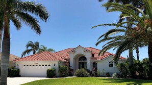 Unclassified image, 2 of 25, button - 2540 SW 30th St (Cape Coral)