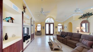 Unclassified image, 5 of 25, button - 2540 SW 30th St (Cape Coral)