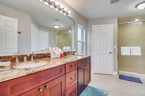 House (1506 SW 38th Street) | Bathroom - 1506 SW 38th Street (Cape Coral)