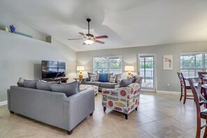 Hus (1506 SW 38th Street) | Oppholdsrom