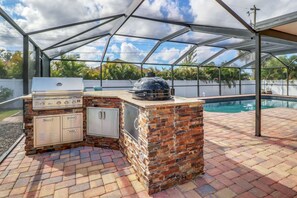 House (1506 SW 38th Street) | Property grounds