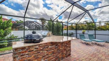 House (1506 SW 38th Street) | Property grounds