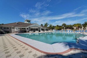 室外游泳池和溫水游泳池