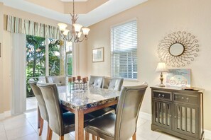 Appartement, meerdere bedden (9800 Quinta Artesa Way #105) | Dineren in de kamer