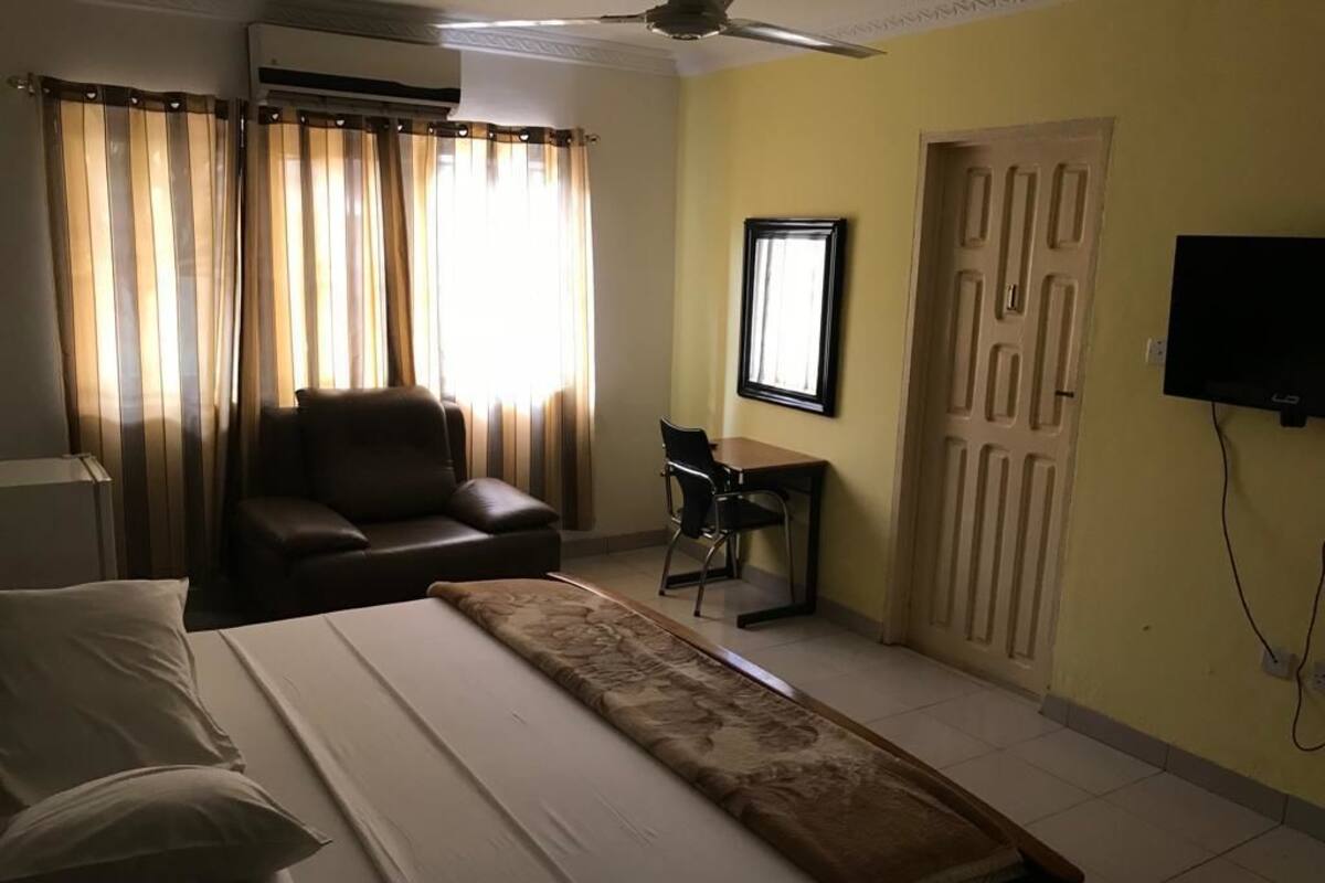 Superior Double Room | Desk, iron/ironing board, bed sheets