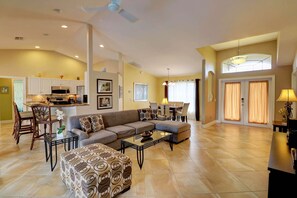 Ferienhaus (3513 SW 29th Ave) | Wohnzimmer