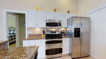 House (3513 SW 29th Ave) | Private kitchen