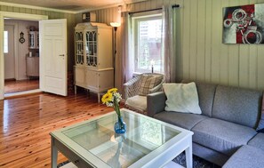 Télévision, cheminée, baby-foot