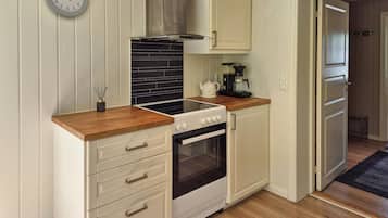 Frigorífico, placa de cocina, lavavajillas y cafetera o tetera