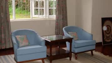 Cottage | Desk, iron/ironing board, free WiFi, bed sheets