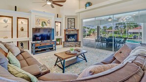 House (833 Monticello Ct) | Living room | TV - 833 Monticello Ct (Cape Coral)
