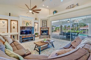 Rumah (833 Monticello Ct) | Ruang keluarga | TV