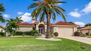 House (833 Monticello Ct) | Exterior - 833 Monticello Ct (Cape Coral)