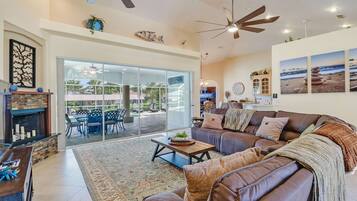 House (833 Monticello Ct) | Living room | TV