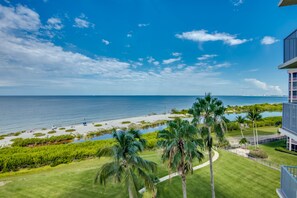 On the beach - Beautiful Beachfront Condo w/ Great Views! Estero Beach & Tennis Club #605A (Fort Myers Beach)