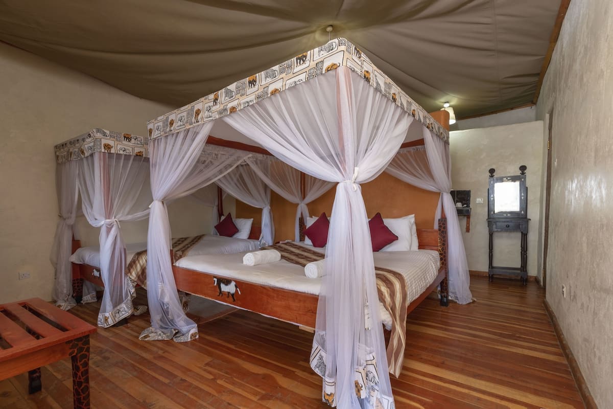 Twin Room, Lake View | Desk, free cribs/infant beds, bed sheets