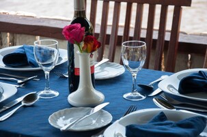 Breakfast, lunch, dinner served; local and international cuisine 