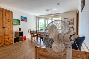 Căn hộ phong cách cổ điển, quang cảnh sông | Truy cập Internet không dây miễn phí, bộ trải giường 