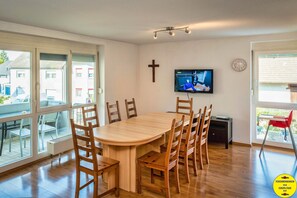 Family Apartment | In-room dining