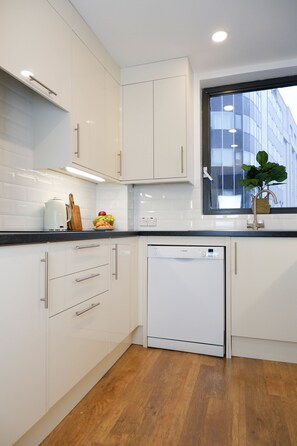 Căn hộ dành cho gia đình, 2 phòng ngủ | Bếp chung | Tủ lạnh, lò vi sóng, lò nướng, bếp nấu