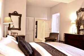 Desk, soundproofing, cots/infant beds, free WiFi - Domaine de perches (Gaillac)