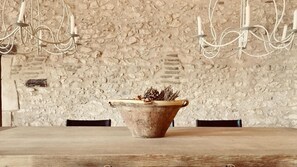 Interior detail - Domaine de perches (Gaillac)