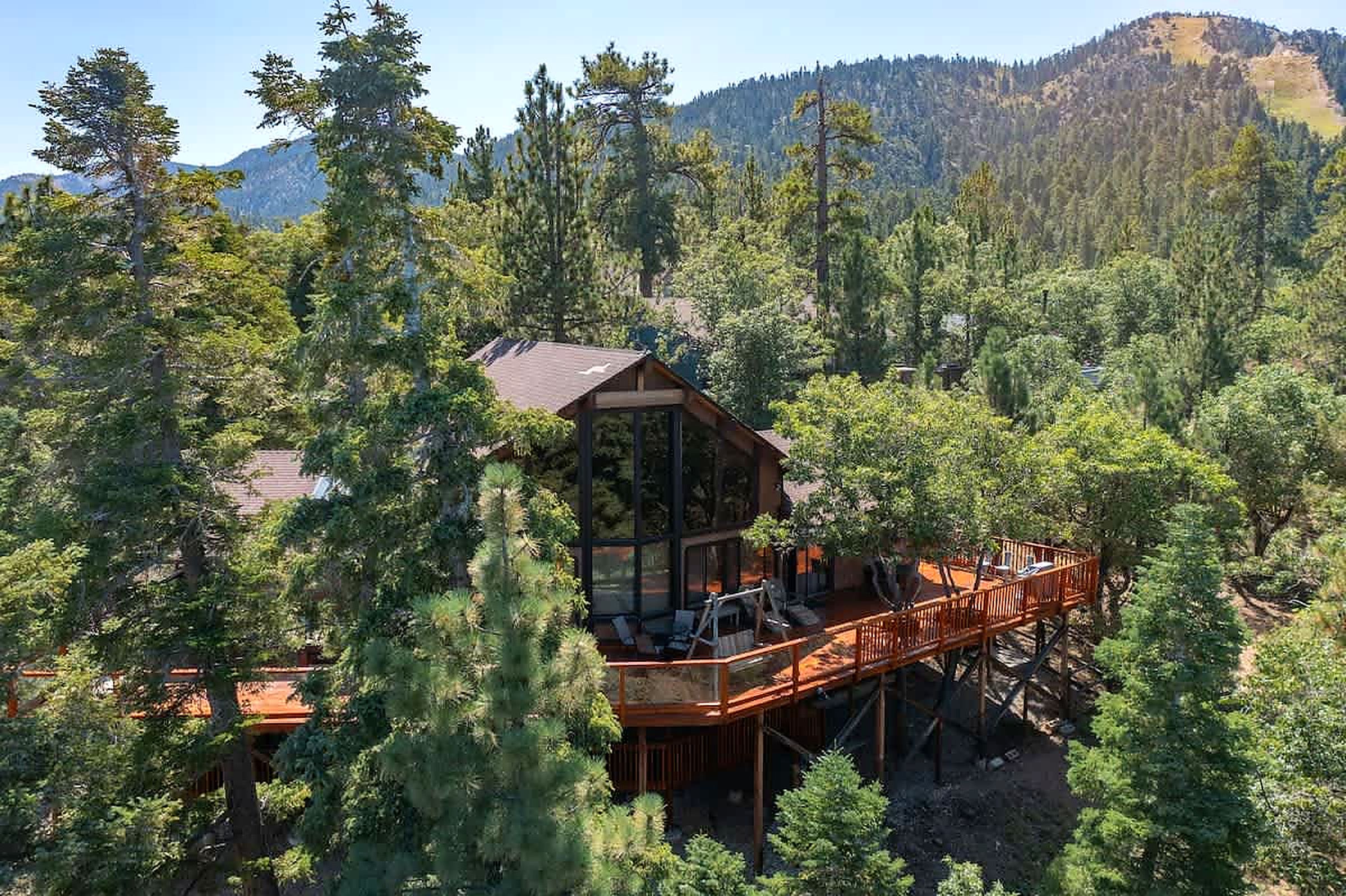 Chalet on a private half-acre lot in Moonridge