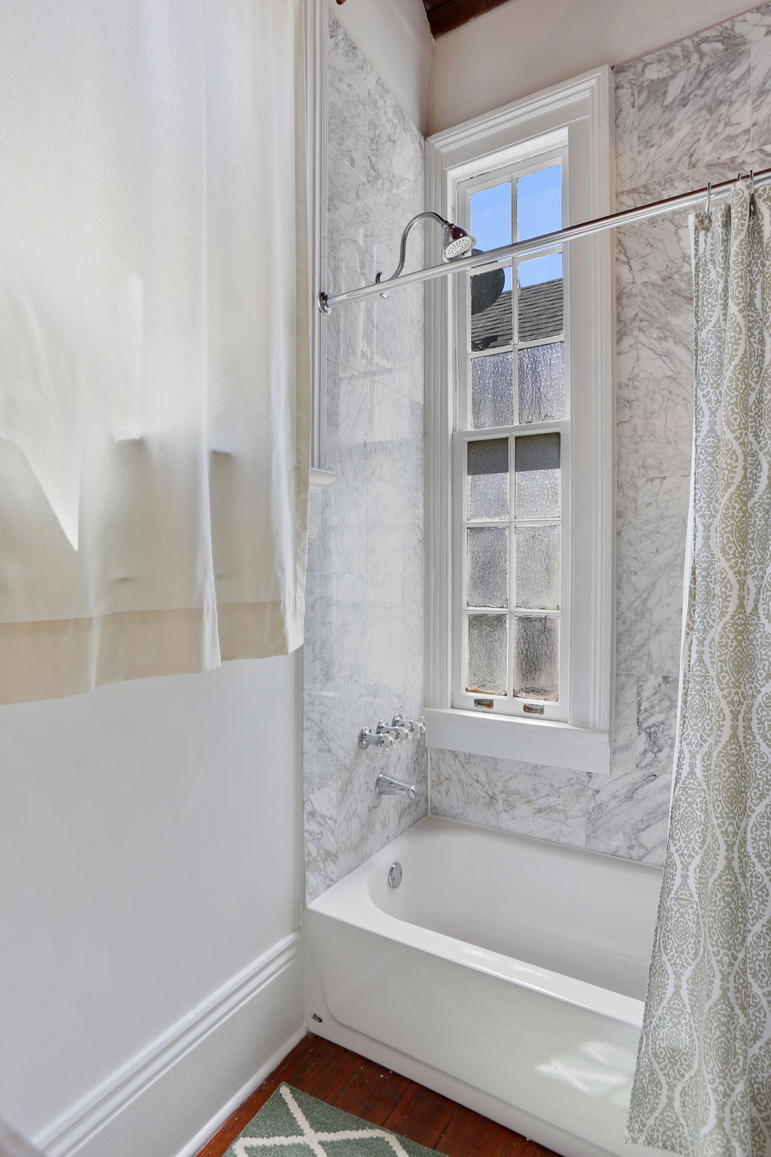 Combined shower/tub, hair dryer, towels, soap