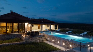 Sæsonbestemt udendørs pool