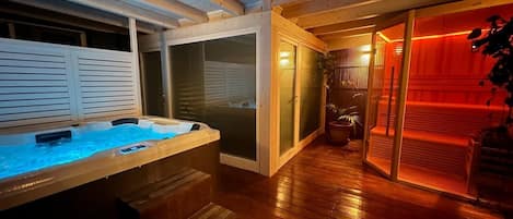 Camera con Spa | Couette en duvet d'oie, surmatelas, minibar, bureau