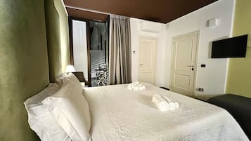 Deluxe Double or Twin Room | Down comforters, pillowtop beds, minibar, desk