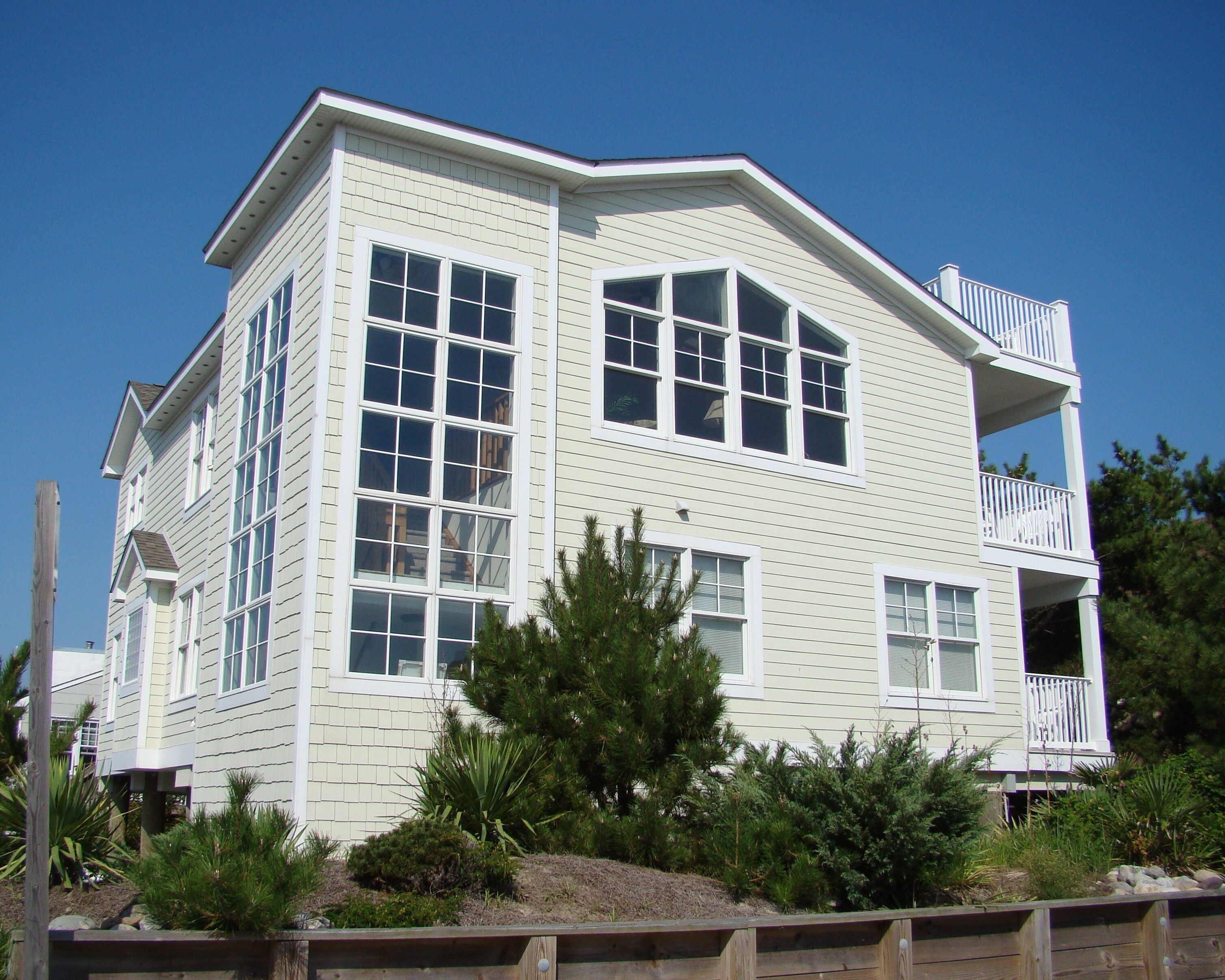 The Sand Trap in South Bethany: Steps from the ocean!  Hot Tub! Captain's walk!